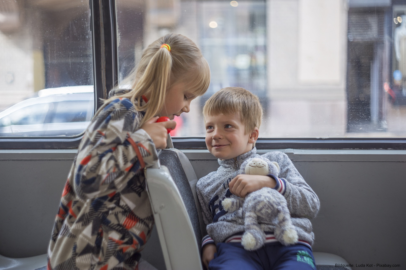 Gibt es spezielle Regeln für den Transport von Kindern in Bussen? Wie ist die Rechtlage?