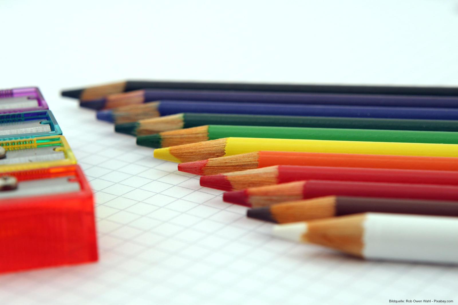 Buntstifte gehören zu den am häufigsten verwendeten Schulmaterialien. Umso wichtiger ist es, beim Kauf von Schulbedarf auf sichere und möglichst schadstoffarme Produkte zu achten.